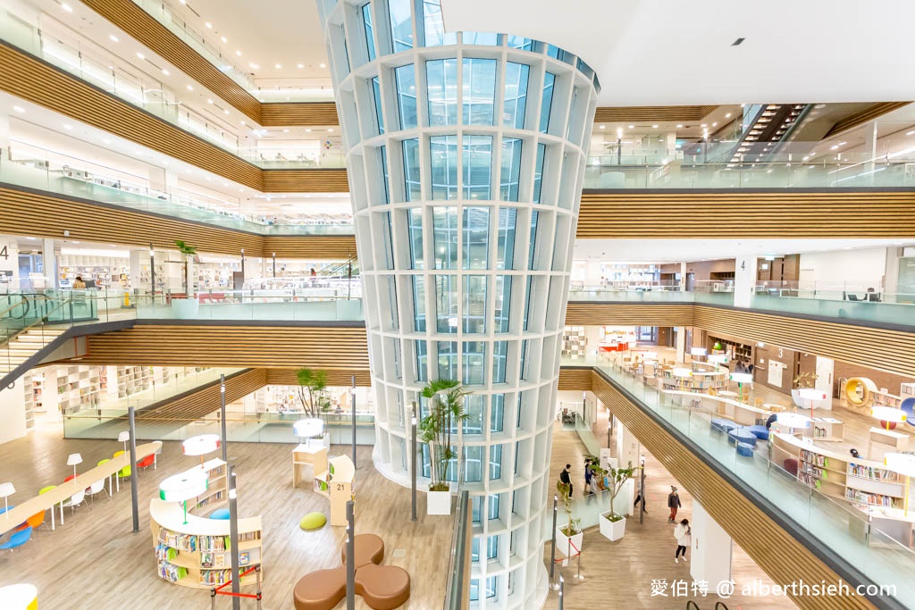 桃園市立圖書館總館｜全台最美綠建築圖書館，漫畫看到飽 @愛伯特