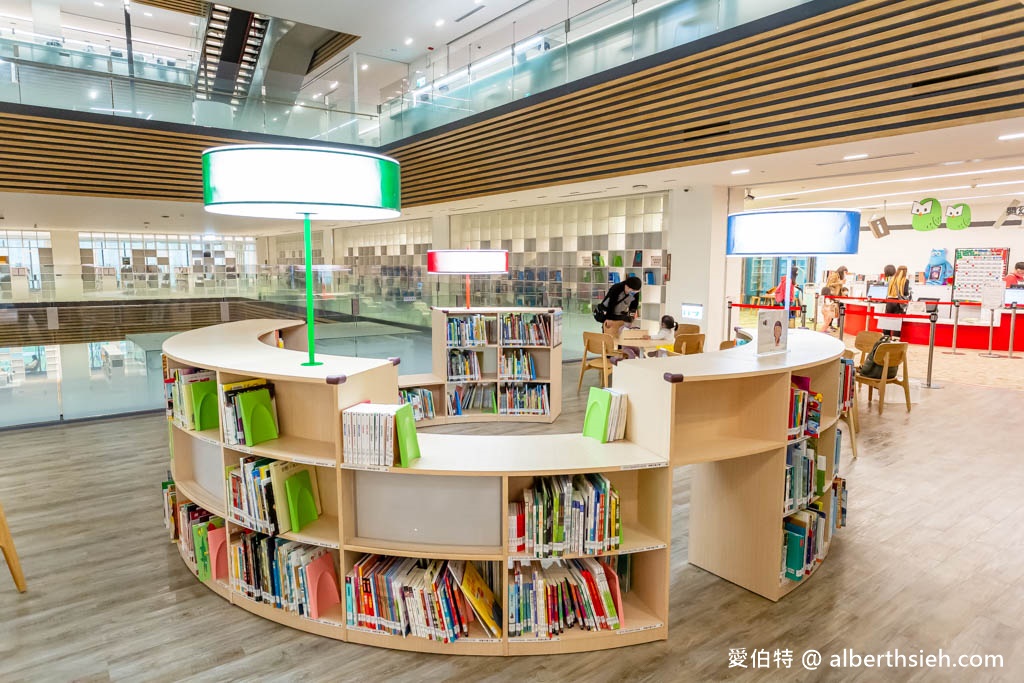 桃園市立圖書館總館|全台最美綠建築圖書館,漫畫看到飽 @愛伯特