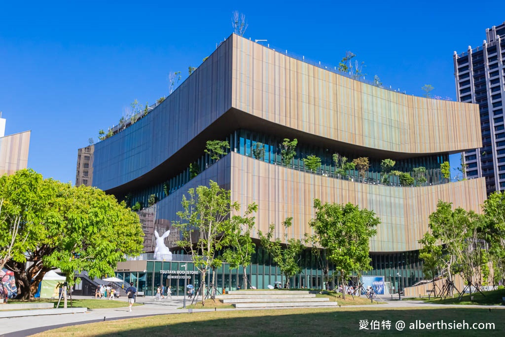 桃園市立圖書館總館|全台最美綠建築圖書館,漫畫看到飽 @愛伯特