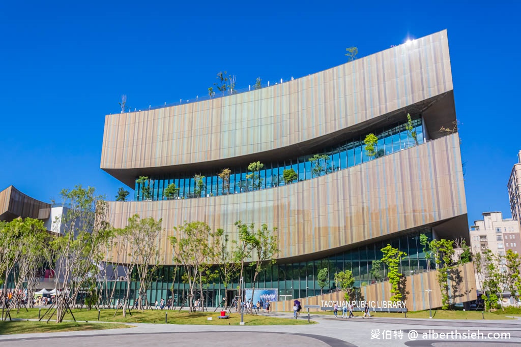 桃園市立圖書館總館|全台最美綠建築圖書館,漫畫看到飽 @愛伯特