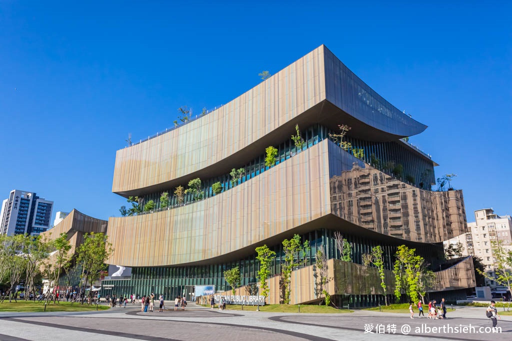 桃園市立圖書館總館|全台最美綠建築圖書館,漫畫看到飽 @愛伯特