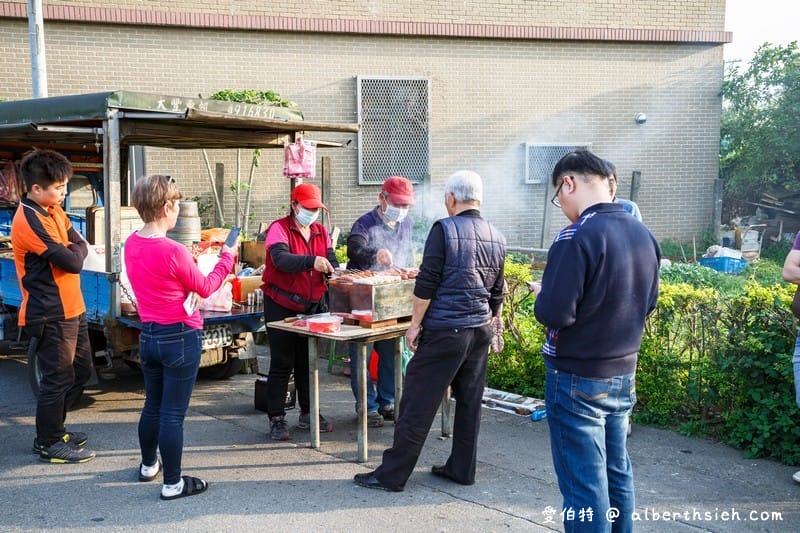 大溪埔頂幸福小站現烤蜜汁香腸．桃園美食（只賣三小時的超人氣爆漿美味香腸）