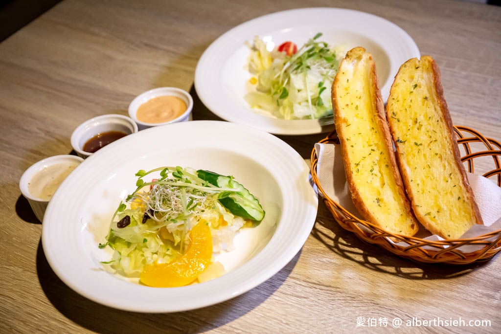 鬥牛士經典牛排．桃園火車站ATT筷食尚美食推薦（餐點菜單價格，自助吧飲料冰品牛肉羅宋湯玉米濃湯無限供應） @愛伯特