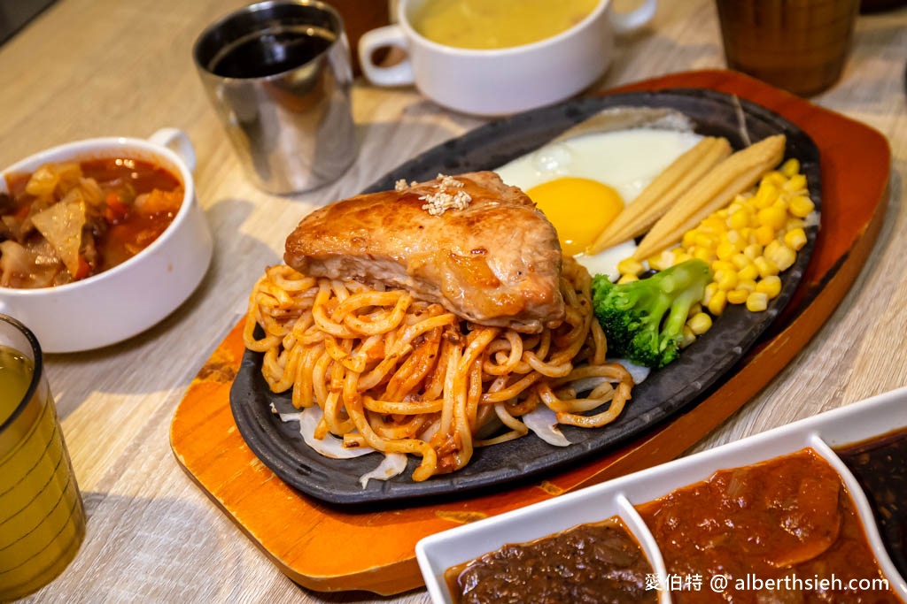 鬥牛士經典牛排．桃園火車站ATT筷食尚美食推薦（餐點菜單價格，自助吧飲料冰品牛肉羅宋湯玉米濃湯無限供應） @愛伯特