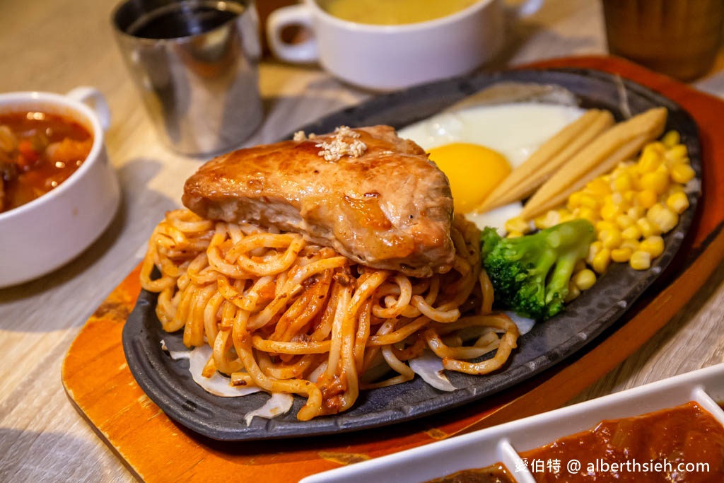 鬥牛士經典牛排．桃園火車站ATT筷食尚美食推薦（餐點菜單價格，自助吧飲料冰品牛肉羅宋湯玉米濃湯無限供應） @愛伯特