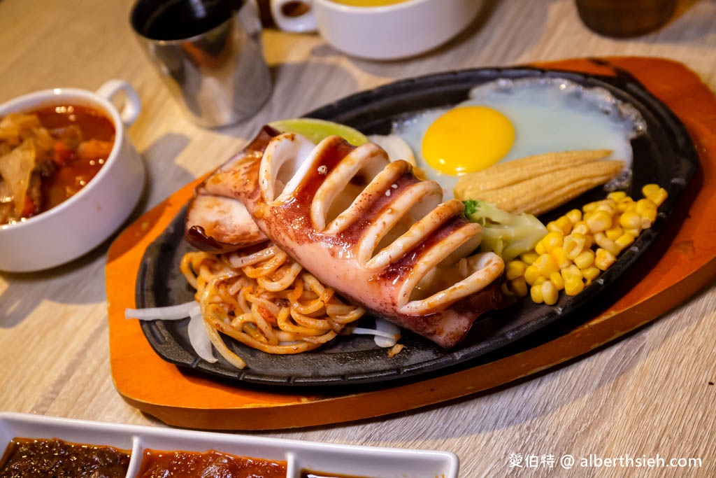 鬥牛士經典牛排．桃園火車站ATT筷食尚美食推薦（餐點菜單價格，自助吧飲料冰品牛肉羅宋湯玉米濃湯無限供應） @愛伯特