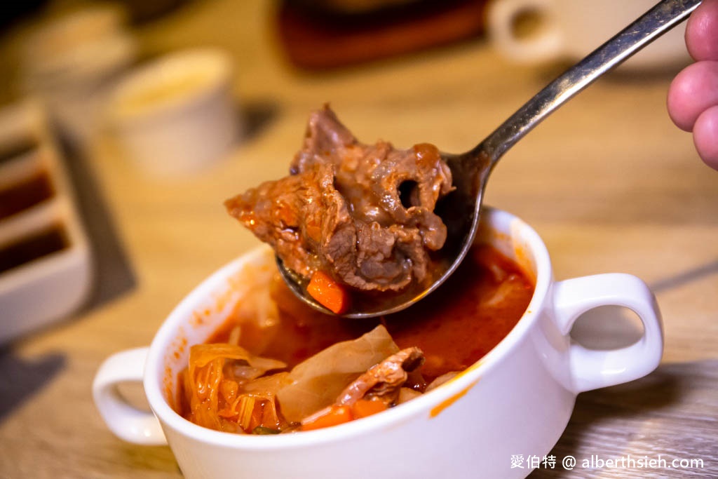 鬥牛士經典牛排．桃園火車站ATT筷食尚美食推薦（餐點菜單價格，自助吧飲料冰品牛肉羅宋湯玉米濃湯無限供應） @愛伯特