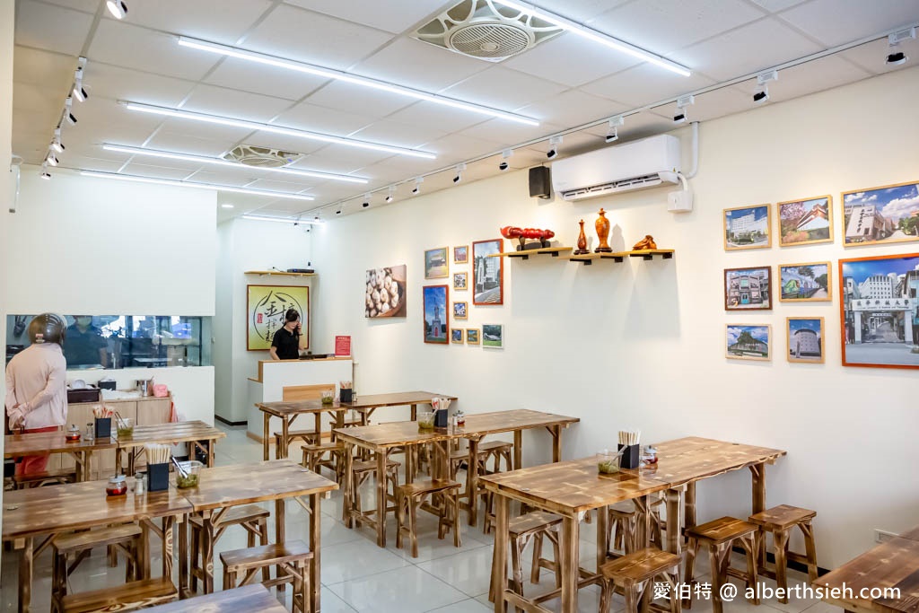 金榜拌麵.桃園龜山迴龍龍華科大美食推薦(份量超足的乾拌麵蒜香滿分!內用豬骨牛肉清湯隨你喝!) @愛伯特