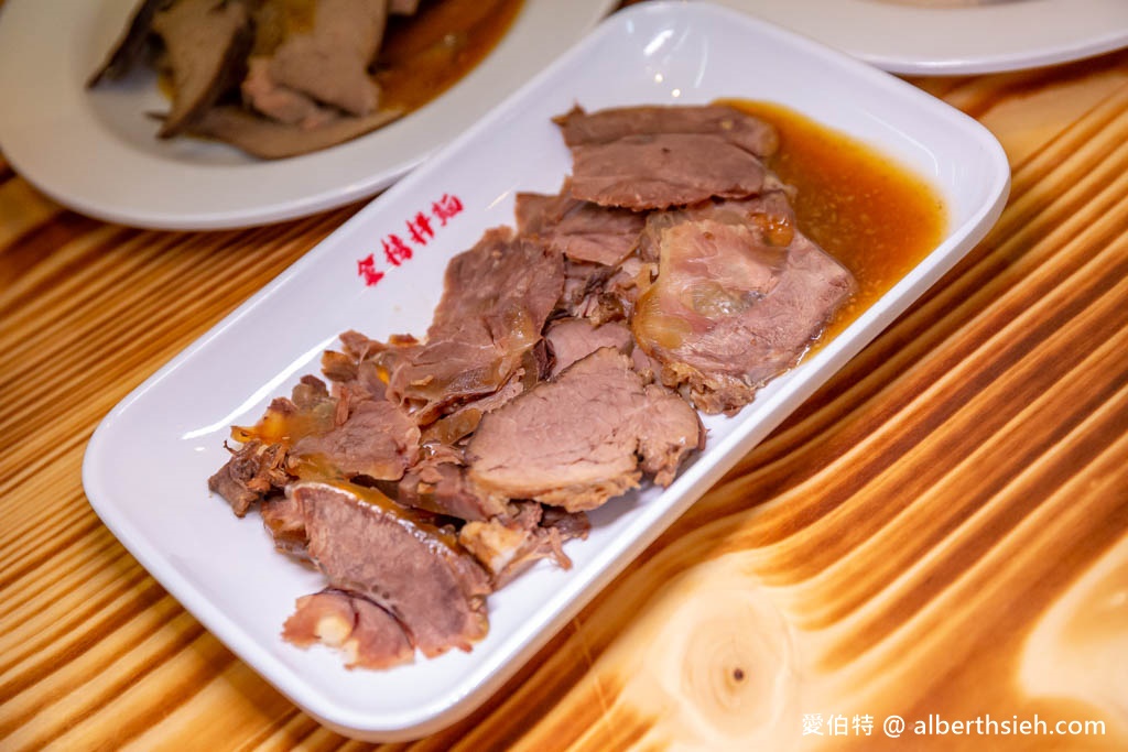 金榜拌麵.桃園龜山迴龍龍華科大美食推薦(份量超足的乾拌麵蒜香滿分!內用豬骨牛肉清湯隨你喝!) @愛伯特