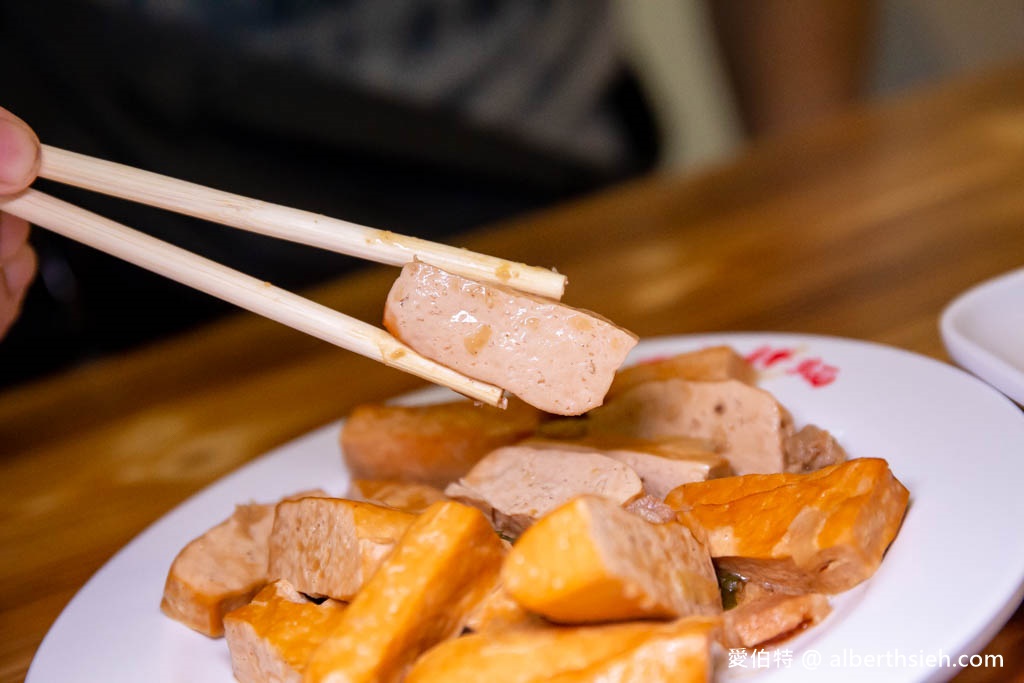 金榜拌麵.桃園龜山迴龍龍華科大美食推薦(份量超足的乾拌麵蒜香滿分!內用豬骨牛肉清湯隨你喝!) @愛伯特