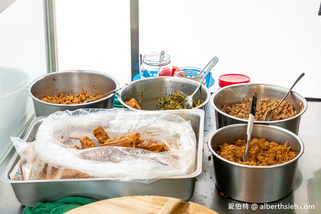 桃園早餐推薦｜南門市場必吃排隊美食：南門飯糰，菜單油條酥脆 @愛伯特