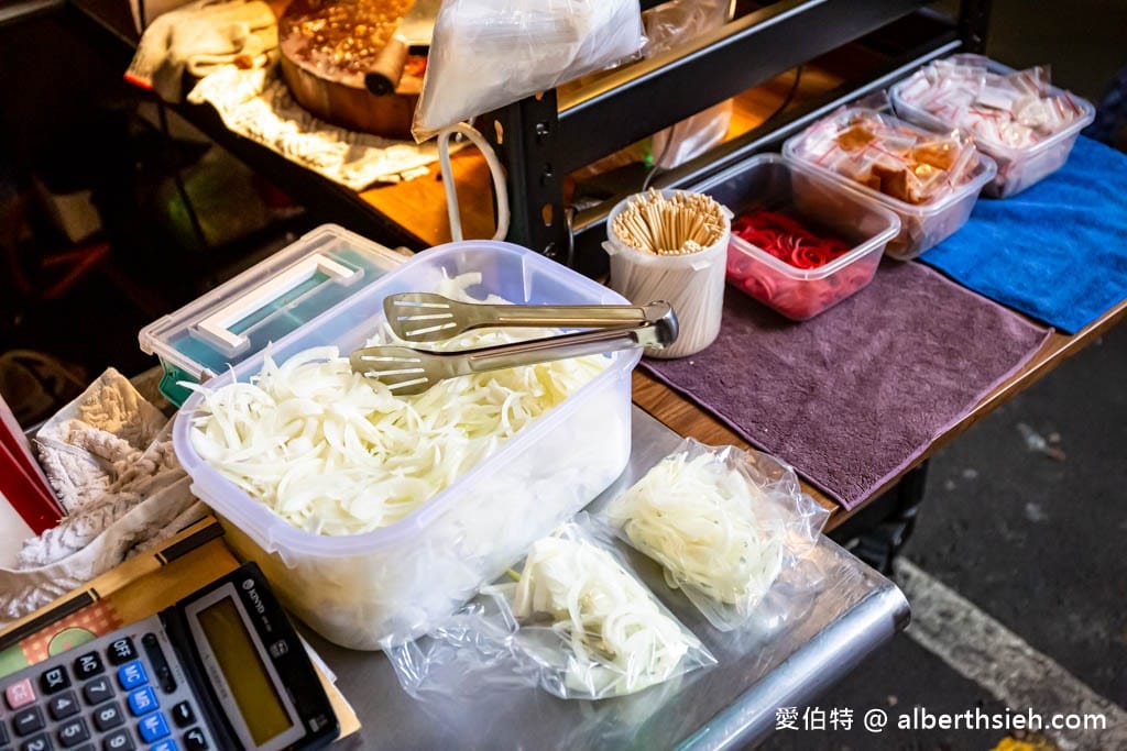 有利脆皮豬.桃園南門市場美食(外酥內嫩咔滋咔滋肥而不膩,搭配洋蔥一起吃超銷魂) - 第16張圖 有利脆皮豬.桃園南門市場美食(外酥內嫩咔滋咔滋肥而不膩,搭配洋蔥一起吃超銷魂)