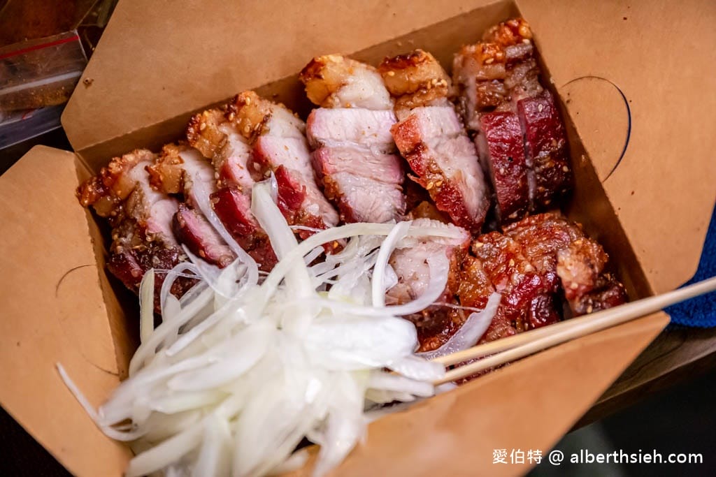 有利脆皮豬.桃園南門市場美食(外酥內嫩咔滋咔滋肥而不膩,搭配洋蔥一起吃超銷魂) - 第18張圖 有利脆皮豬.桃園南門市場美食(外酥內嫩咔滋咔滋肥而不膩,搭配洋蔥一起吃超銷魂)