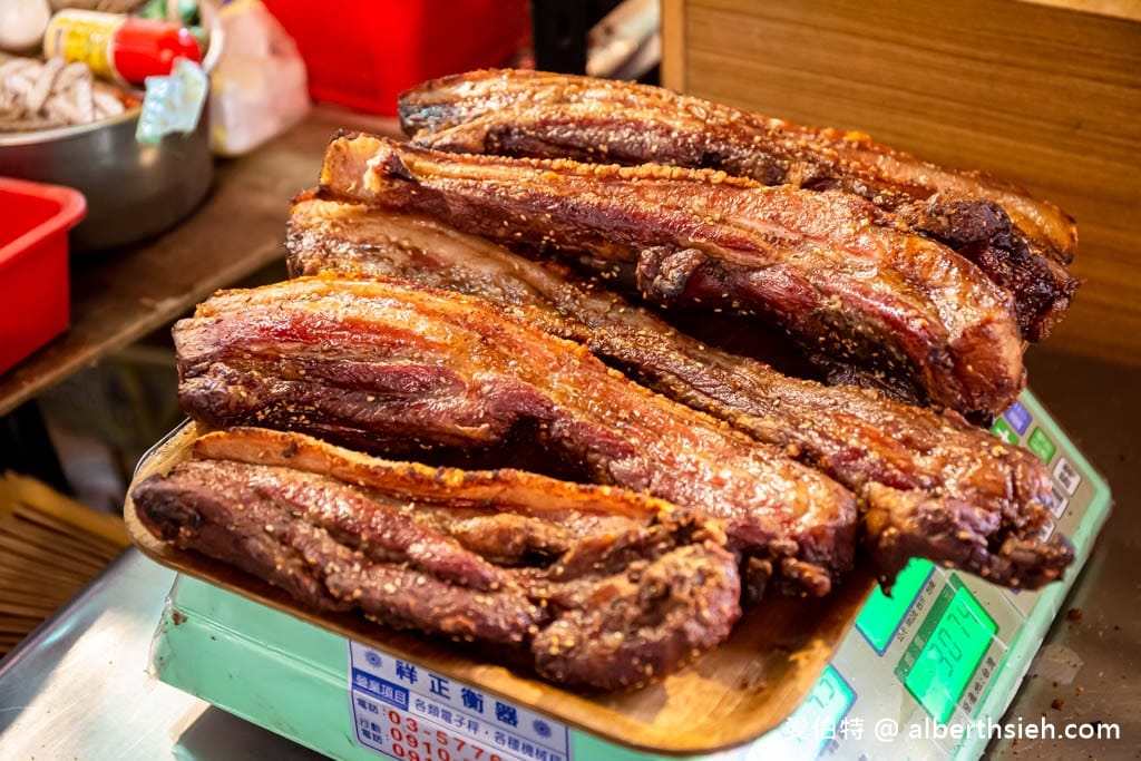有利脆皮豬.桃園南門市場美食(外酥內嫩咔滋咔滋肥而不膩,搭配洋蔥一起吃超銷魂) - 第11張圖 有利脆皮豬.桃園南門市場美食(外酥內嫩咔滋咔滋肥而不膩,搭配洋蔥一起吃超銷魂)
