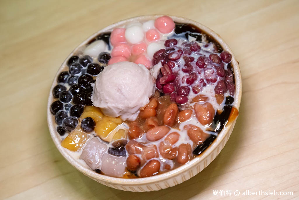 大碗公冰．甜品-新莊富國店（丹鳳捷運站附近嫩仙草冰大推！） @愛伯特