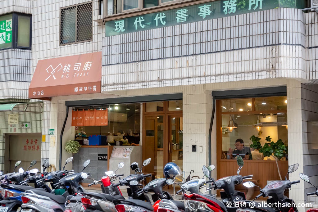 桃司廚桃園中山店．桃園早午餐推薦（在地超人氣特色鐵板燒早午餐，雪花炒麵，打拋豬蛋餅都很推！） @愛伯特