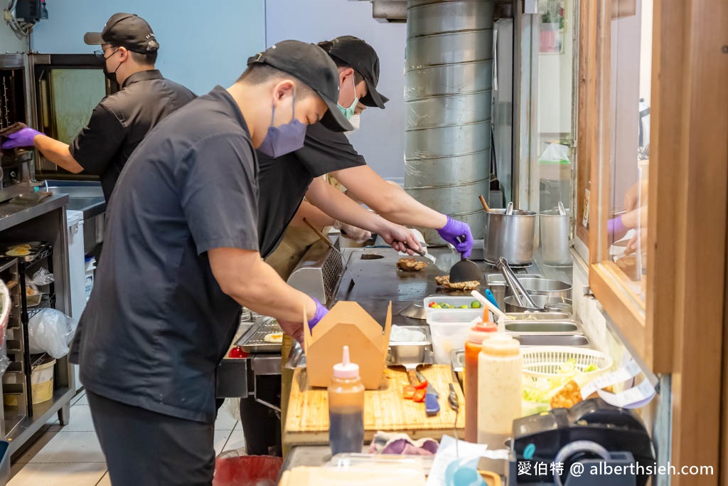 桃司廚桃園中山店．桃園早午餐推薦（在地超人氣特色鐵板燒早午餐，雪花炒麵，打拋豬蛋餅都很推！） @愛伯特