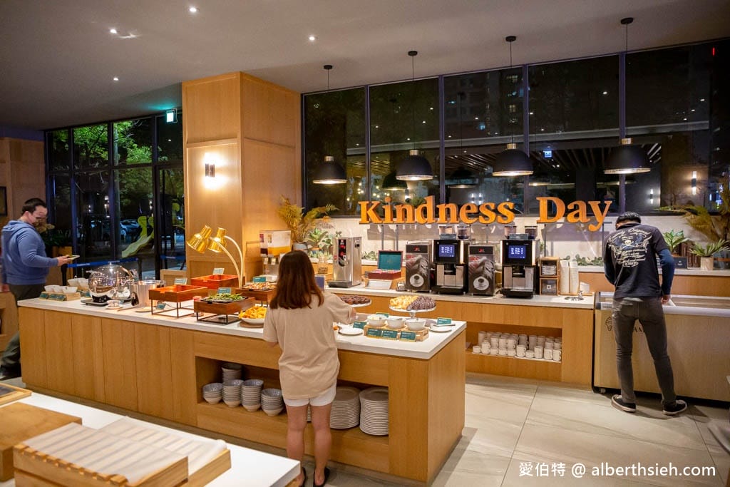 台南康橋慢旅.台南中西區飯店推薦(CP值超高,超狂宵夜早餐零食冰淇淋免費吃到飽) - 第15張圖 台南康橋慢旅.台南中西區飯店推薦(CP值超高,超狂宵夜早餐零食冰淇淋免費吃到飽)