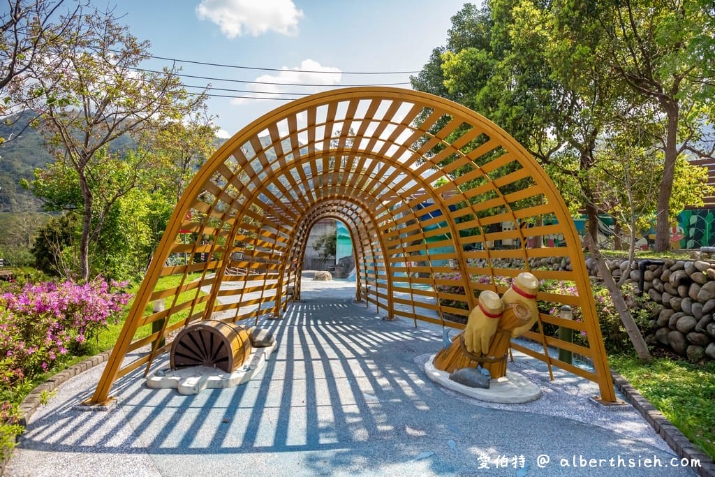 桃園復興景點.羅浮泰雅溫泉公園(桃園首座碳酸氫鈉泉公園,免費泡腳池可以泡腳) - 第2張圖 桃園復興景點.羅浮泰雅溫泉公園(桃園首座碳酸氫鈉泉公園,免費泡腳池可以泡腳)
