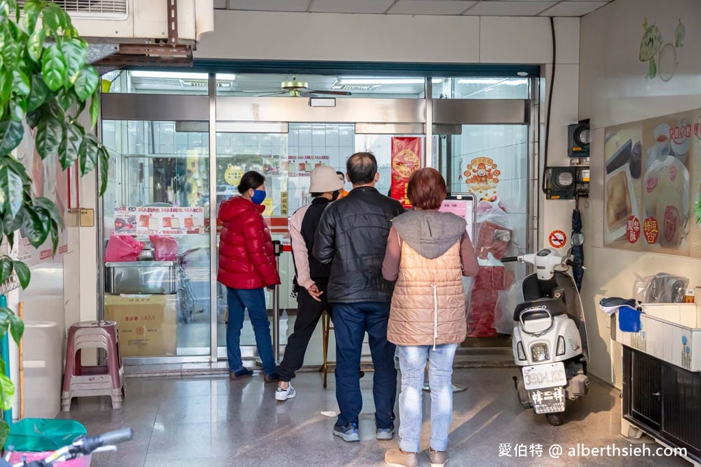 彰化玉華珍餅行|手工麻糬皮Q薄爆餡只要8元,便宜又好吃 - 第3張圖 彰化玉華珍餅行|手工麻糬皮Q薄爆餡只要8元,便宜又好吃