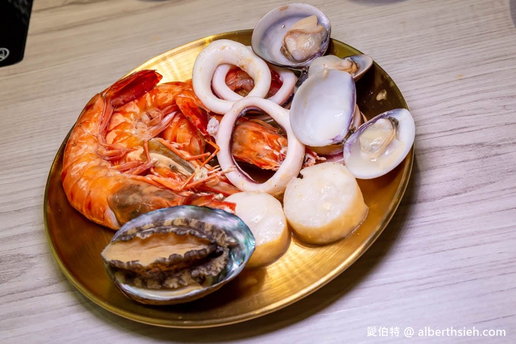 正谷家韓式火鍋．桃園韓式料理推薦（一隻雞火鍋超讚必點，炸雞、鳳尾蝦乾貝煎餅也很推）