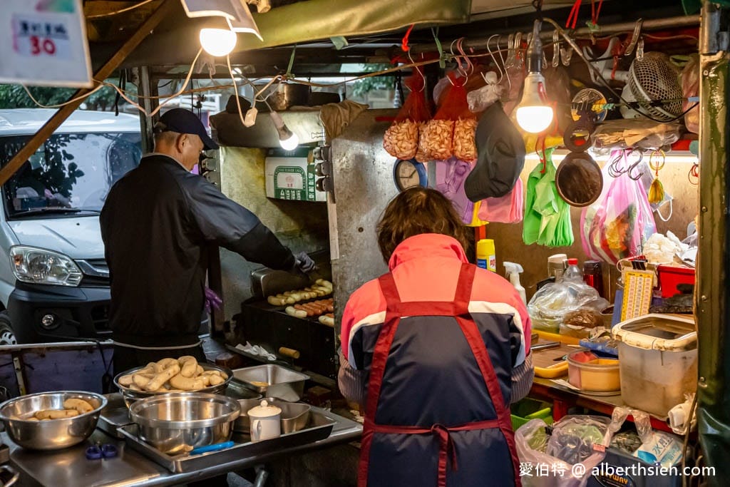 林口松芝露碳烤香腸．桃園龜山美食（大腸包小腸，肥美不油膩的好吃，樂善三路上）