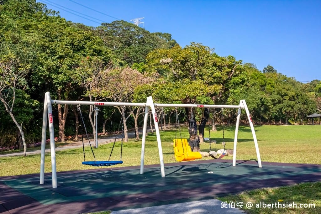 大溪河濱公園．桃園親子景點（兒童遊戲場/大草皮野餐/落羽松/自行車道）