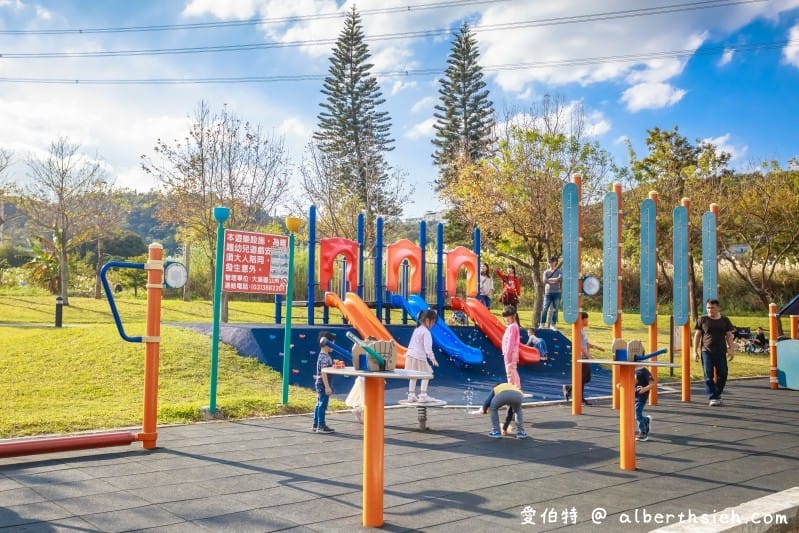 大溪河濱公園．桃園親子景點（兒童遊戲場/大草皮野餐/落羽松/自行車道）