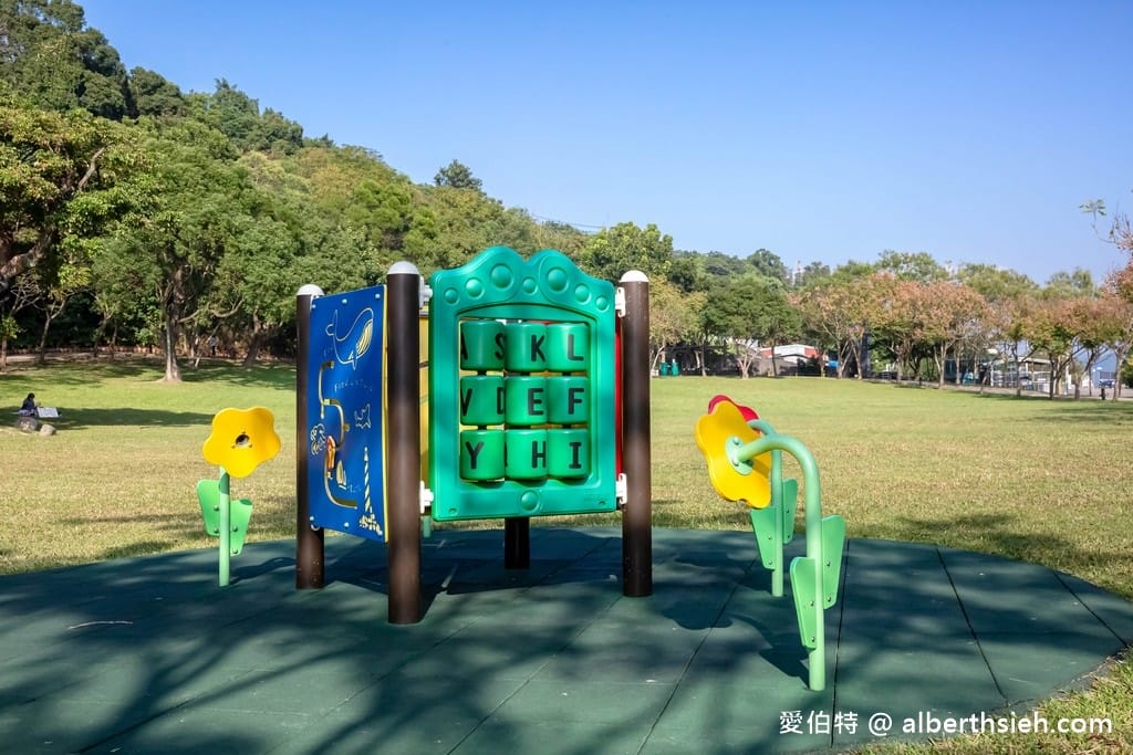 大溪河濱公園．桃園親子景點（兒童遊戲場/大草皮野餐/落羽松/自行車道）