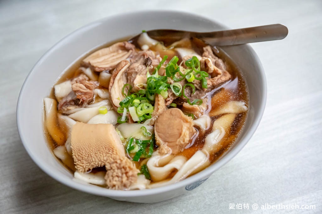 建宏牛肉麵．台北西門町美食（肉多麵多價格實在，可以吃粗飽） @愛伯特