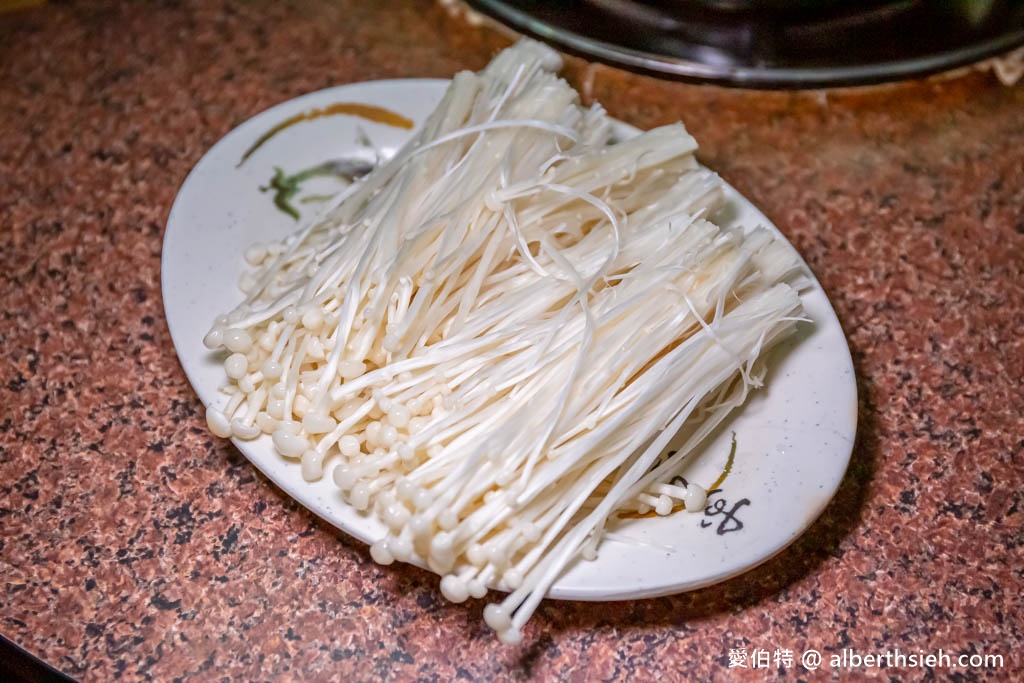 江家羊肉．中壢羊肉爐推薦（沒有羊騷味超難訂位的溫體羊，電話打不通只能現場訂位） @愛伯特