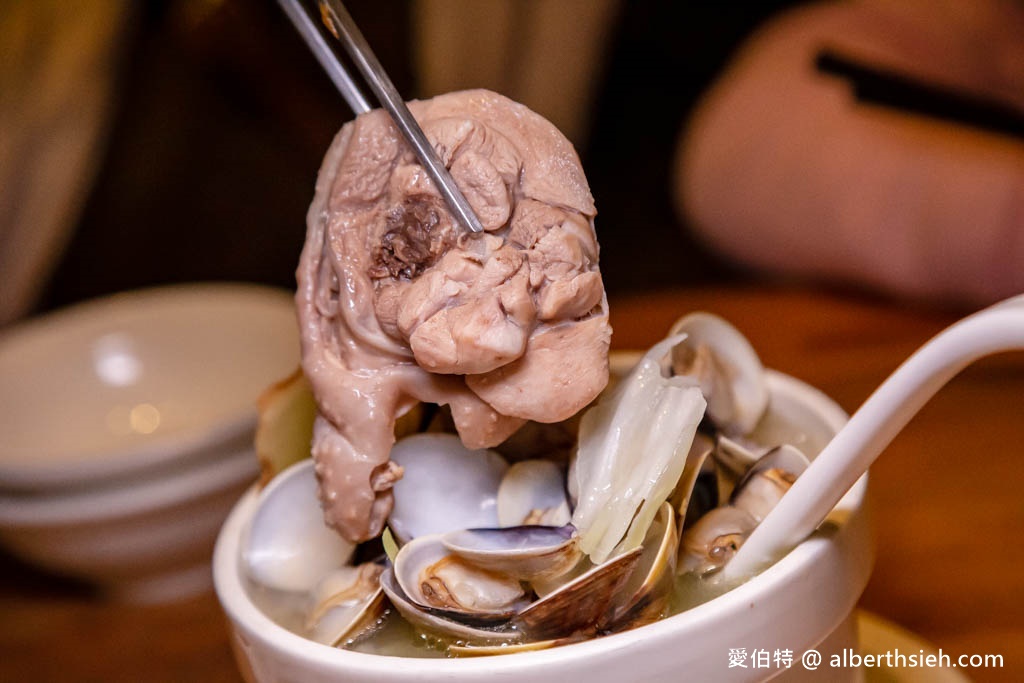 台北善導寺美食．雙月食品社濟南店（養生古早味雞湯，連續6年米其林必比登推薦） @愛伯特