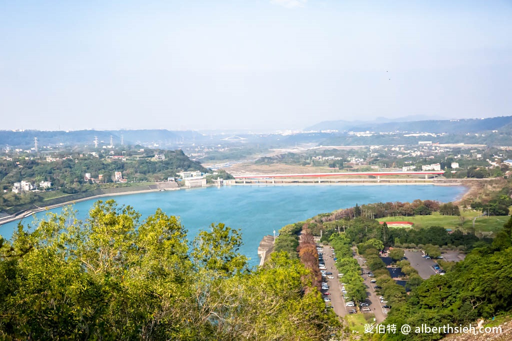 石門水庫一日遊推薦？（即時影像，入園停車收費，賞楓紅，梅花園，搭船遊湖懶人包） @愛伯特