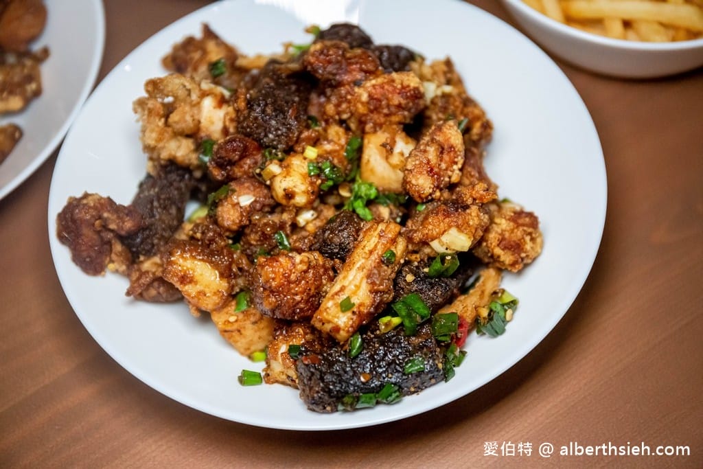 南投魚池日月潭宵夜．麗鳳(品麗)鹽酥雞（獨家沾醬濕式蔥蒜醬，超人氣炸物沒預訂吃不到）