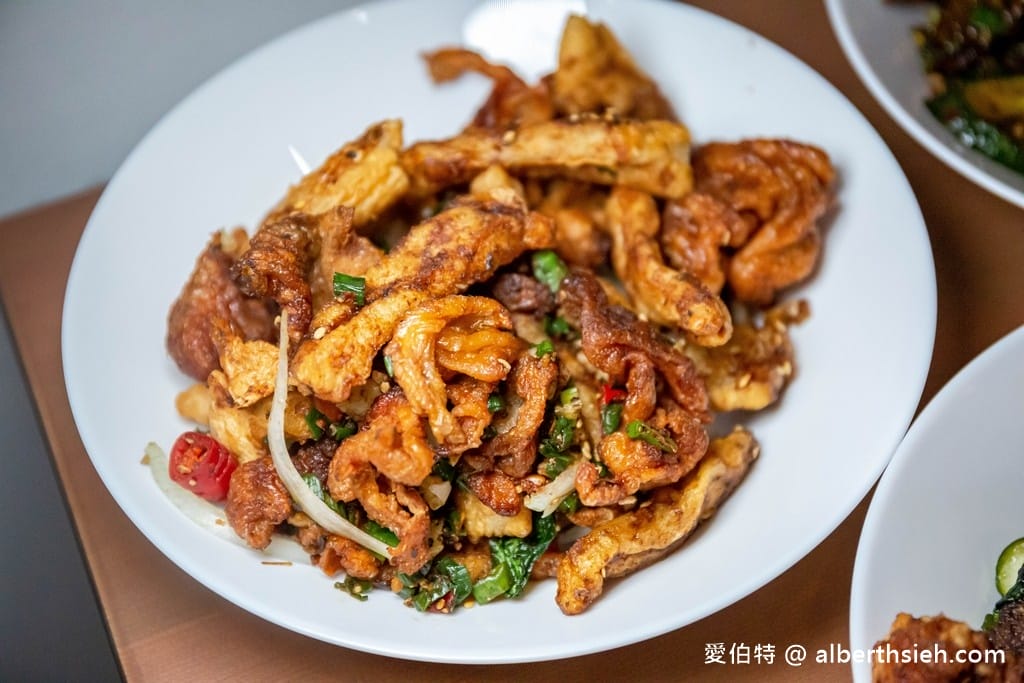 南投魚池日月潭宵夜．麗鳳(品麗)鹽酥雞（獨家沾醬濕式蔥蒜醬，超人氣炸物沒預訂吃不到）