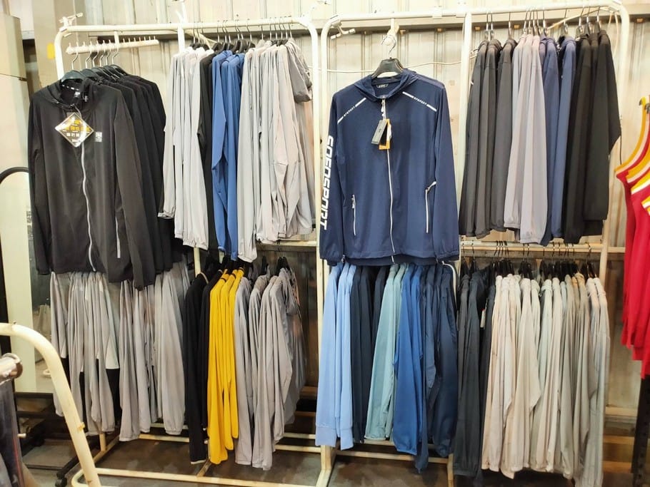 桃園中正北路特賣會（換季出清，童書69折，運動鞋下殺5折，衣服任兩件500）