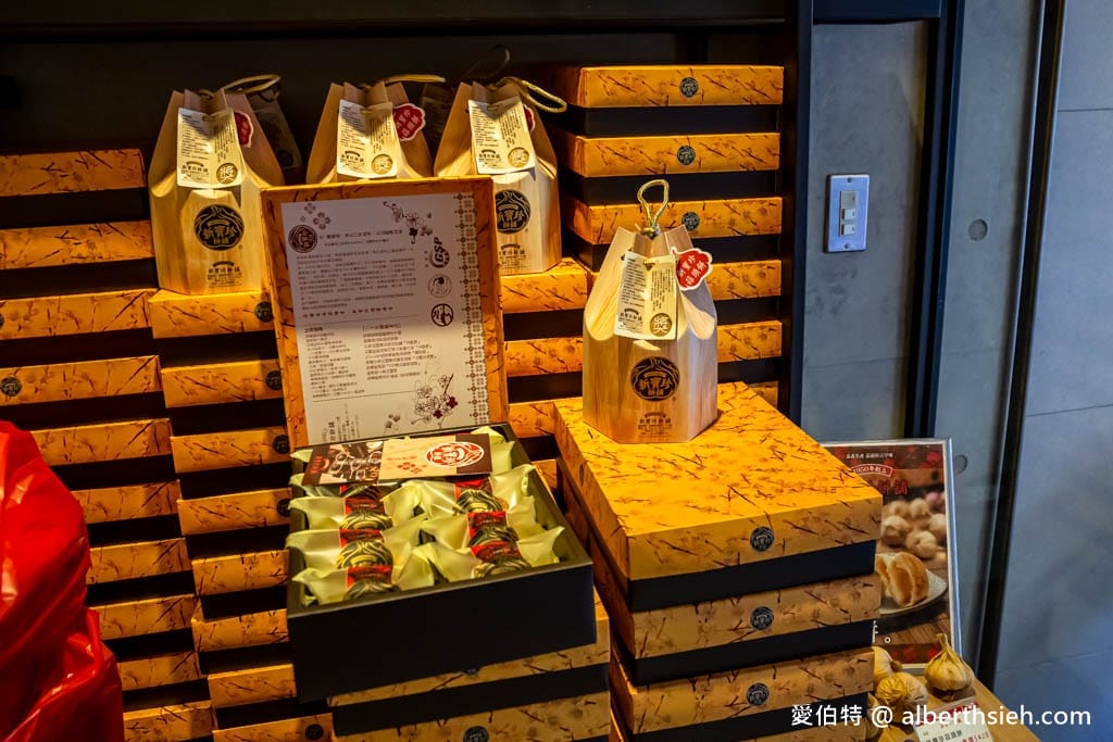 嘉義必買伴手禮｜新寶珍蒜頭餅，70年老店蒜香濃郁，鹹甜酥脆超刷嘴