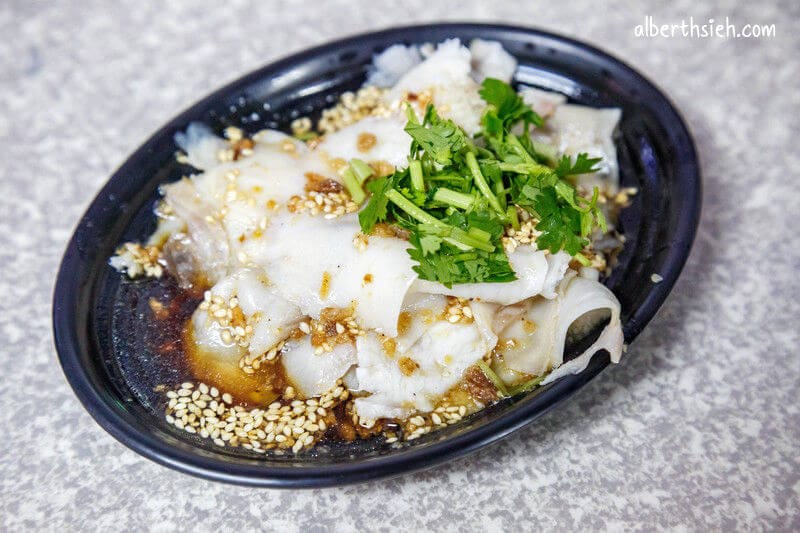 國旗屋米干．桃園龍岡忠貞市場美食（火燒涼拌大薄片脆口香氣足好吃）