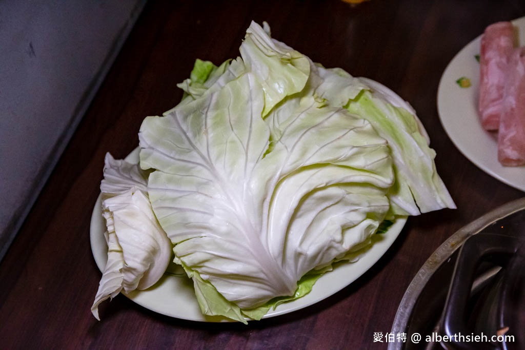 阿芳羊肉爐．桃園龍岡羊肉爐推薦（炭火煮湯頭溫潤，免費多多冰品，忠貞市場旁） @愛伯特