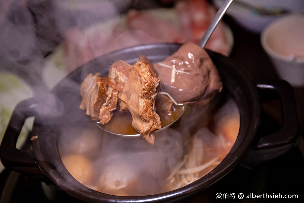 阿芳羊肉爐．桃園龍岡羊肉爐推薦（炭火煮湯頭溫潤，免費多多冰品，忠貞市場旁） @愛伯特