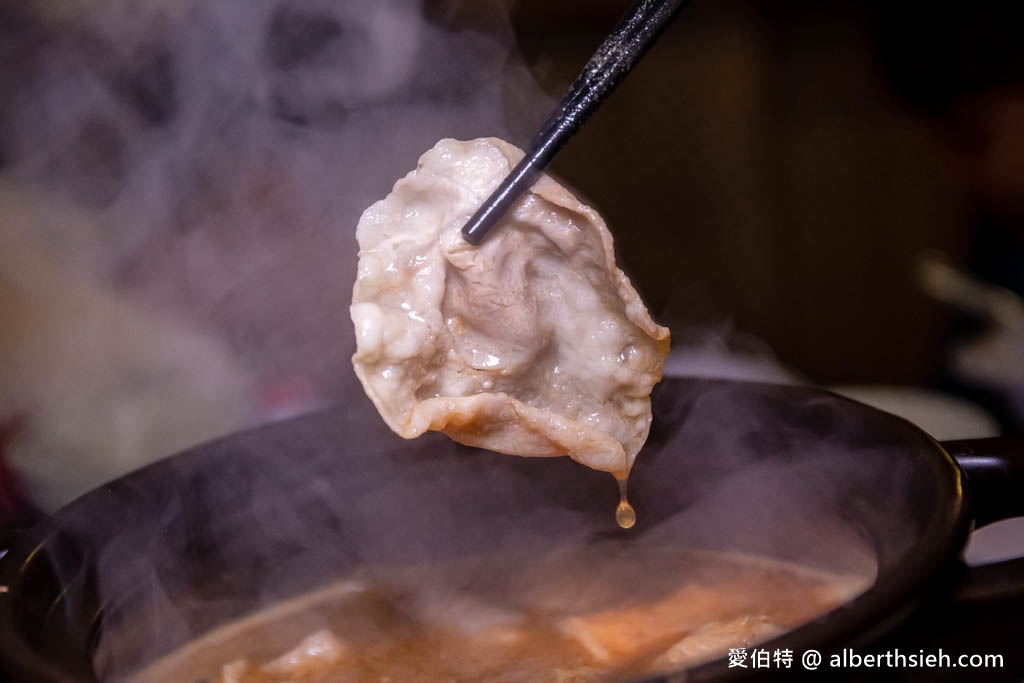 阿芳羊肉爐．桃園龍岡羊肉爐推薦（炭火煮湯頭溫潤，免費多多冰品，忠貞市場旁） @愛伯特