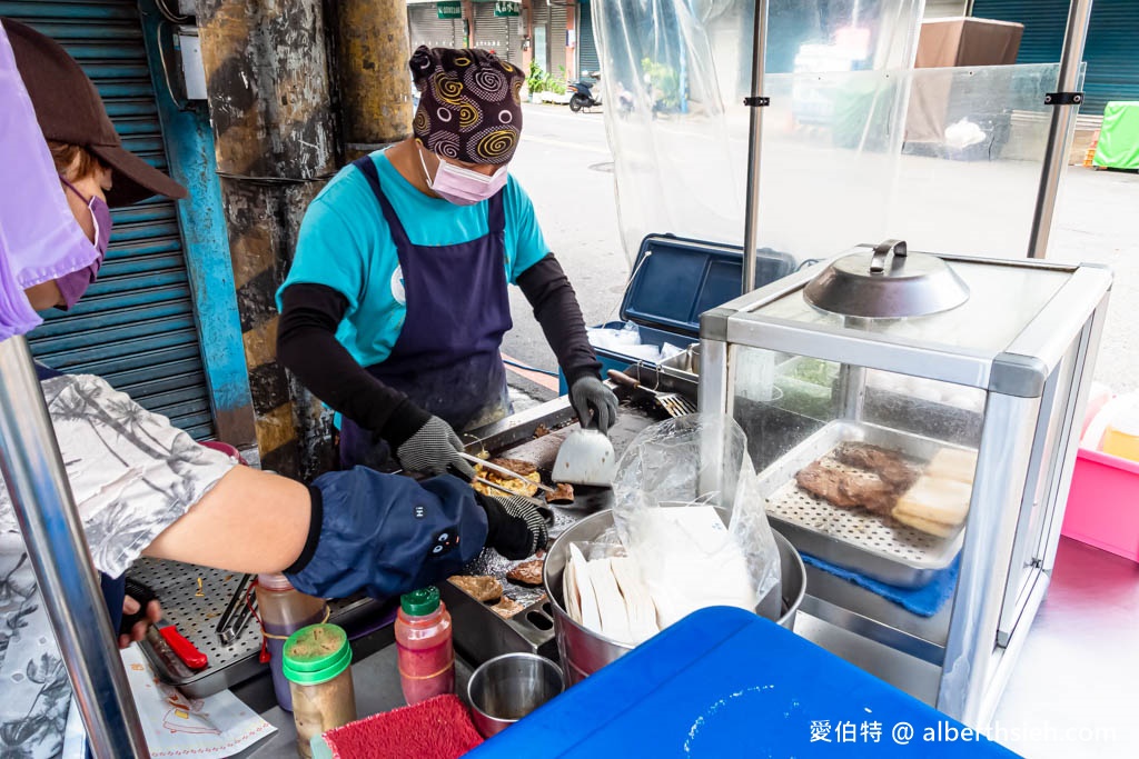 桃園龜山後街早餐推薦|大飽包肉排蛋,份量超大味道夠吃完超滿足 @愛伯特
