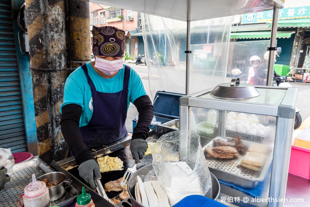 桃園龜山後街早餐推薦｜大飽包肉排蛋，份量超大味道夠吃完超滿足 @愛伯特
