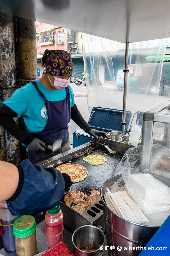 桃園龜山後街早餐推薦|大飽包肉排蛋,份量超大味道夠吃完超滿足 @愛伯特