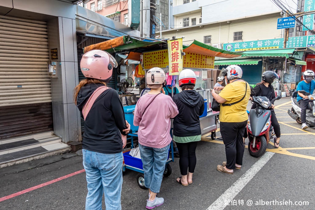 桃園龜山後街早餐推薦|大飽包肉排蛋,份量超大味道夠吃完超滿足 @愛伯特