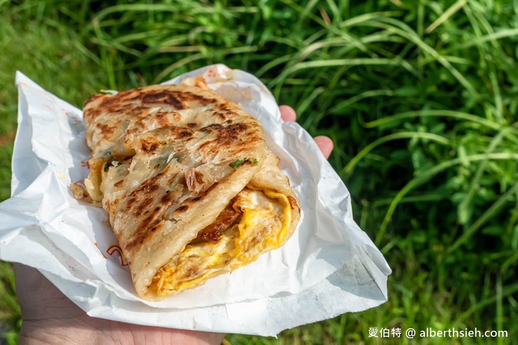 桃園龜山後街早餐推薦|大飽包肉排蛋,份量超大味道夠吃完超滿足 @愛伯特