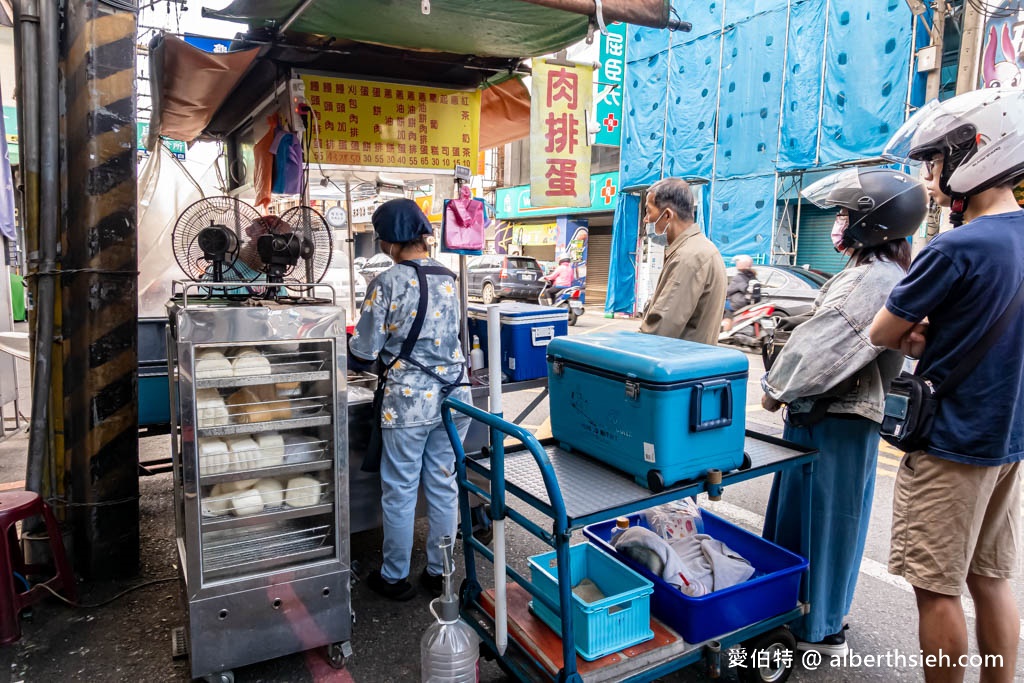 桃園龜山後街早餐推薦|大飽包肉排蛋,份量超大味道夠吃完超滿足 @愛伯特