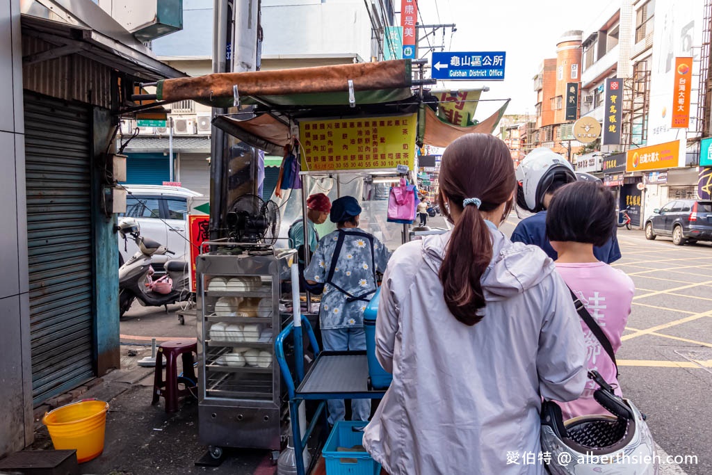 桃園龜山後街早餐推薦|大飽包肉排蛋,份量超大味道夠吃完超滿足 @愛伯特