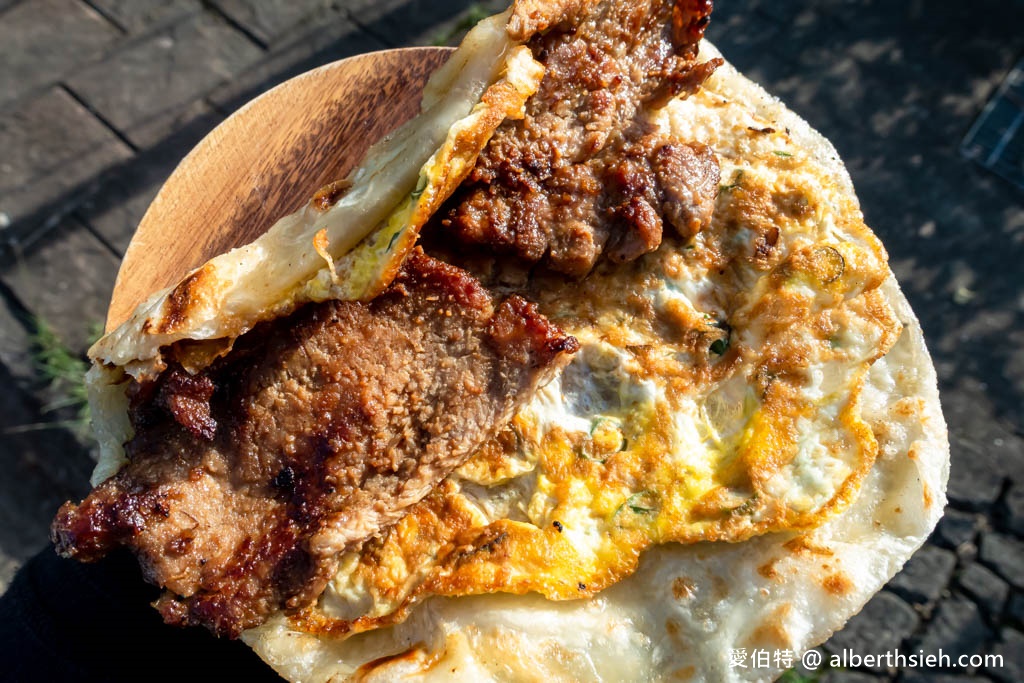 桃園龜山後街早餐推薦|大飽包肉排蛋,份量超大味道夠吃完超滿足 @愛伯特