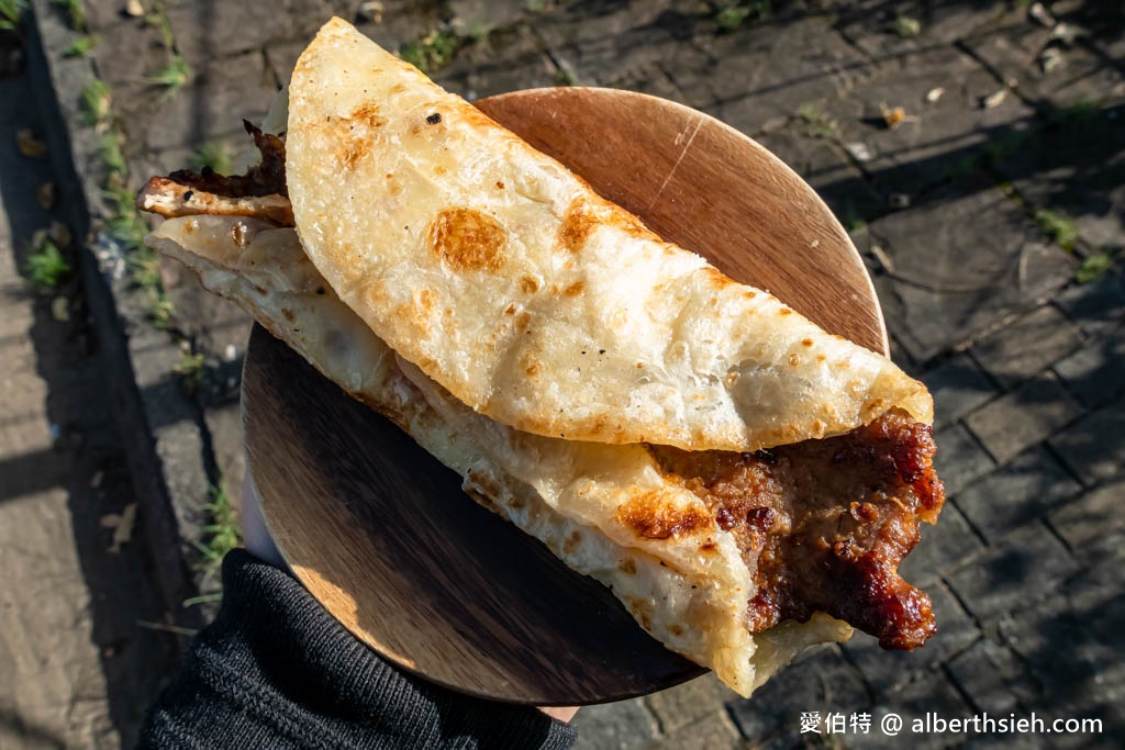 桃園龜山後街早餐推薦｜大飽包肉排蛋，份量超大味道夠吃完超滿足 @愛伯特